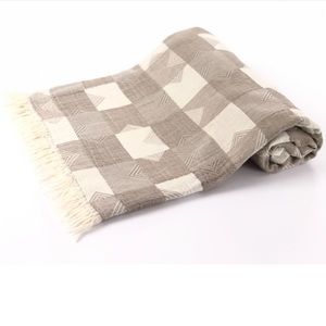 BEIGE ELBA THROWS